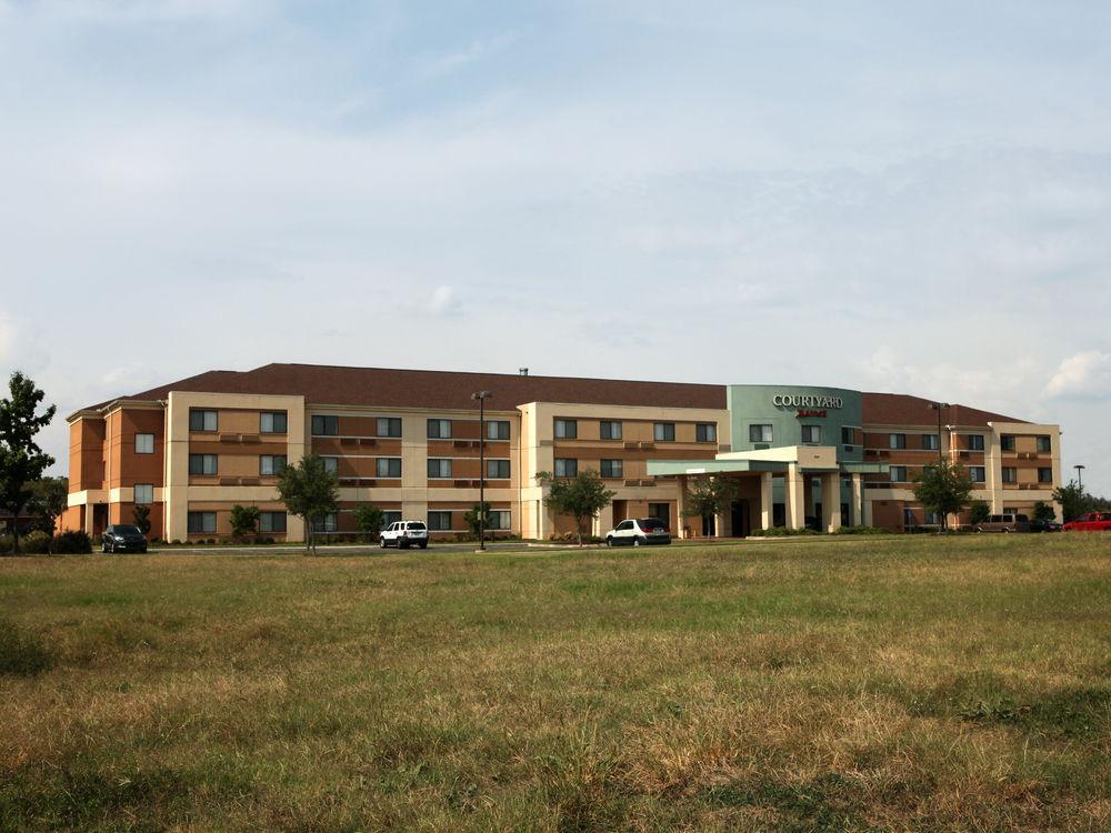 Courtyard By Marriott Alexandria Hotel Exterior photo
